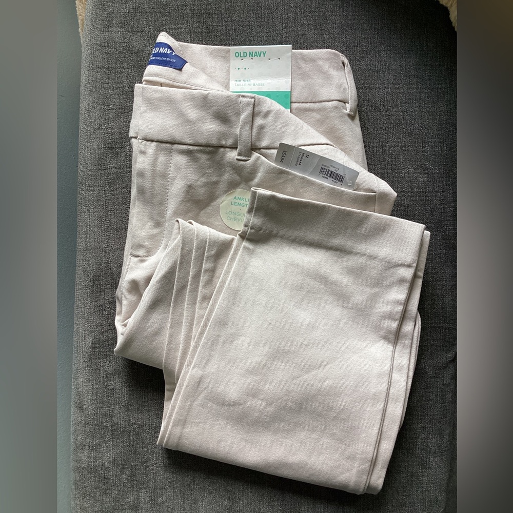 Old Navy Mid-Rise Ankle Length Pixie Pants - off-white/light beige color - sz 12